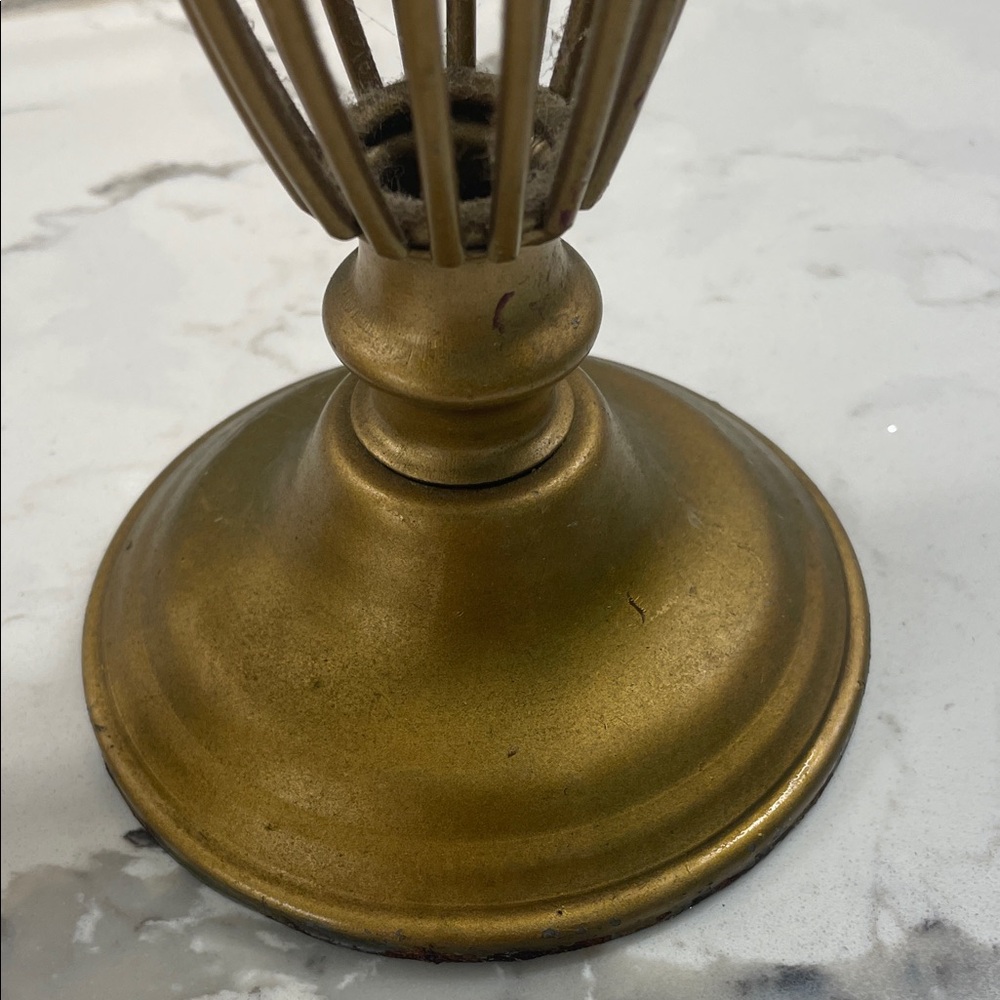 Elegant Gold Candle Holder Set - Picture 4 of 6